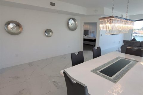 Condo in Clearwater, Florida, 4 bedrooms  № 2156511 - photo 7
