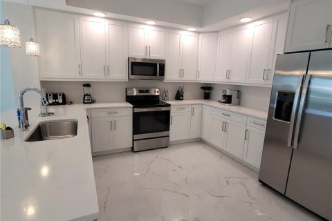 Condo in Clearwater, Florida, 4 bedrooms  № 2156511 - photo 9