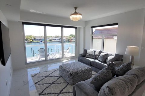 Condo in Clearwater, Florida, 4 bedrooms  № 2156511 - photo 3