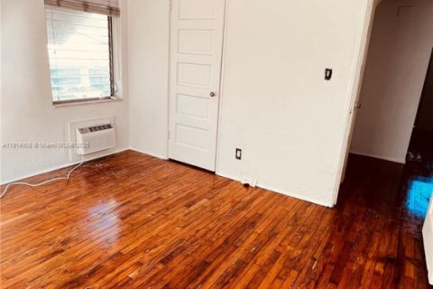 Condo in Miami Beach, Florida, 2 bedrooms  № 1971165 - photo 11