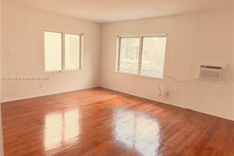 Condo in Miami Beach, Florida, 2 bedrooms  № 1971165 - photo 17