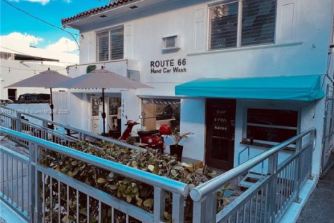 Condo in Miami Beach, Florida, 2 bedrooms  № 1971165 - photo 1