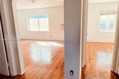 Condo in Miami Beach, Florida, 2 bedrooms  № 1971165 - photo 6