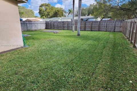 Casa en alquiler en Cooper City, Florida, 2 dormitorios, 90.39 m2 № 2044832 - foto 9