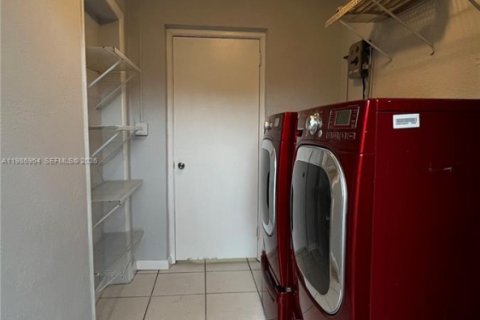 Casa en alquiler en Cooper City, Florida, 2 dormitorios, 90.39 m2 № 2044832 - foto 6