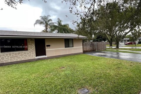 Casa en Cooper City, Florida 2 dormitorios, 90.39 m2 № 2044832