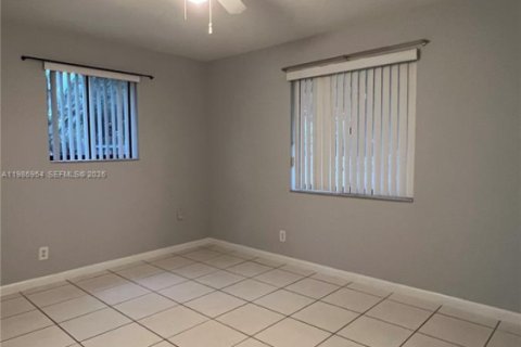 Casa en alquiler en Cooper City, Florida, 2 dormitorios, 90.39 m2 № 2044832 - foto 5