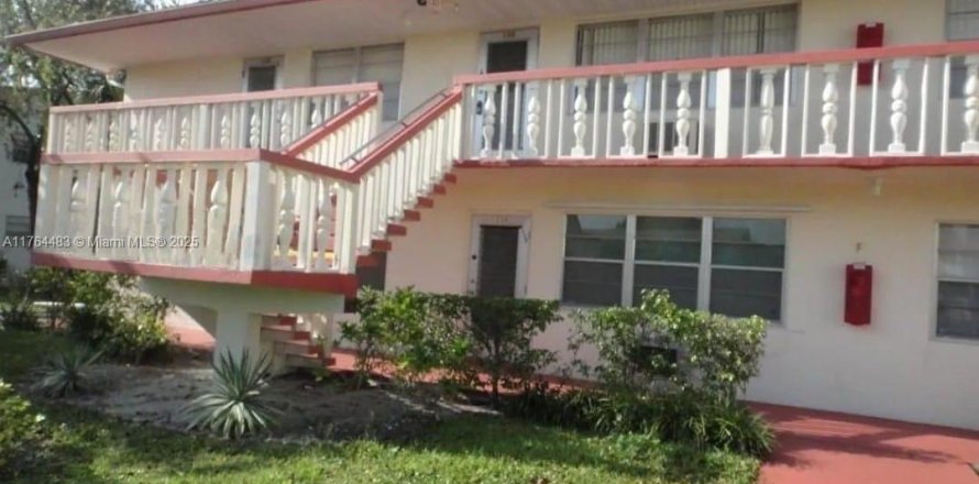 Condominio en West Palm Beach, Florida, 1 dormitorio № 1985619