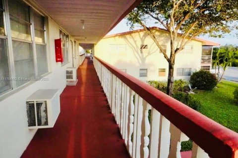 Condominio en venta en West Palm Beach, Florida, 1 dormitorio, 60.01 m2 № 1985619 - foto 2