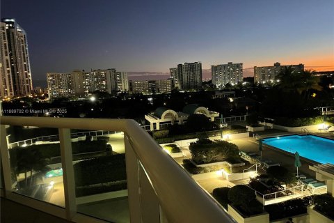 Appartement à louer à Sunny Isles Beach, Floride: 2 chambres, 163.51 m2 № 1946492 - photo 10