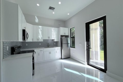 Villa ou maison à louer à Naples, Floride: 2 chambres № 2045963 - photo 17