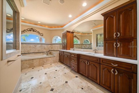 House in Ocala, Florida 4 bedrooms, 376.53 sq.m. № 2223334 - photo 15