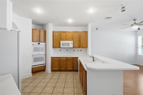 Villa ou maison à vendre à Kissimmee, Floride: 4 chambres, 222.5 m2 № 2149836 - photo 10