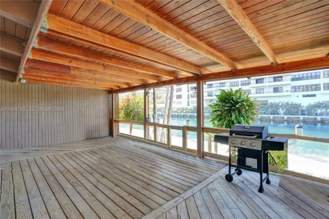 House in Hallandale Beach, Florida 2 bedrooms, 156.08 sq.m. № 2029377 - photo 15