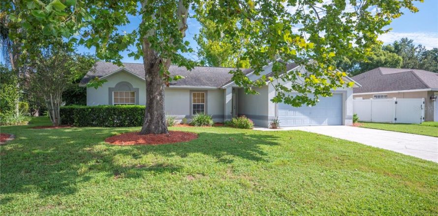 House in Lakeland, Florida 3 bedrooms, 138.61 sq.m. № 1910556