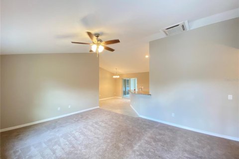 Villa ou maison à louer à Ocala, Floride: 3 chambres, 134.99 m2 № 2425773 - photo 4