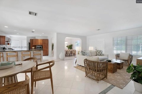 Снять в аренду виллу или дом в Пайнкрест, Флорида 3 спальни, 216.09м2, № 1975216 - фото 4