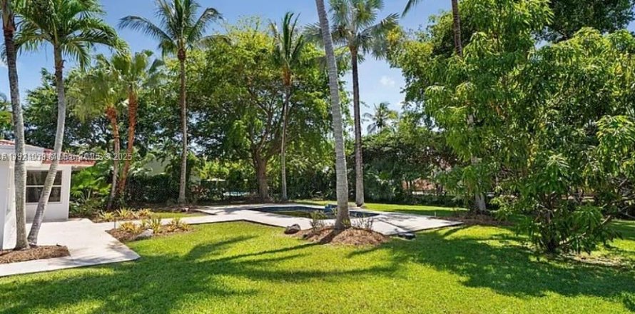 Дом в Пайнкрест, Флорида 3 спальни, 216.09м2 № 1975216