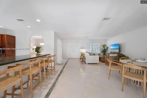 Снять в аренду виллу или дом в Пайнкрест, Флорида 3 спальни, 216.09м2, № 1975216 - фото 6