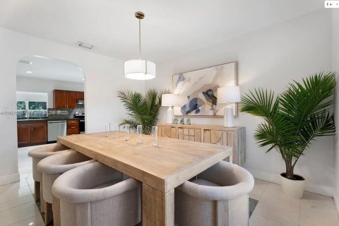 Снять в аренду виллу или дом в Пайнкрест, Флорида 3 спальни, 216.09м2, № 1975216 - фото 8