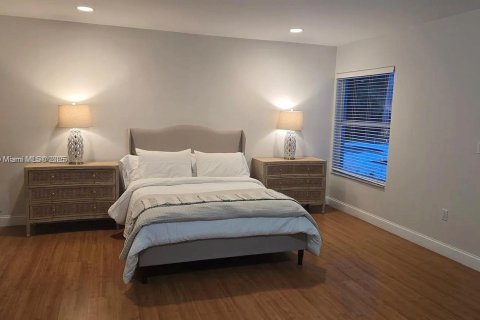 Снять в аренду виллу или дом в Пайнкрест, Флорида 3 спальни, 216.09м2, № 1975216 - фото 11