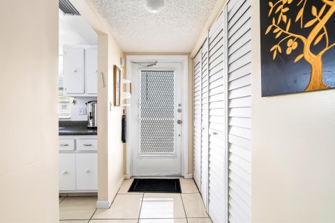 Купить кондоминиум в Уэст-Палм-Бич, Флорида 5 комнат, 82.5м2, № 2147042 - фото 5