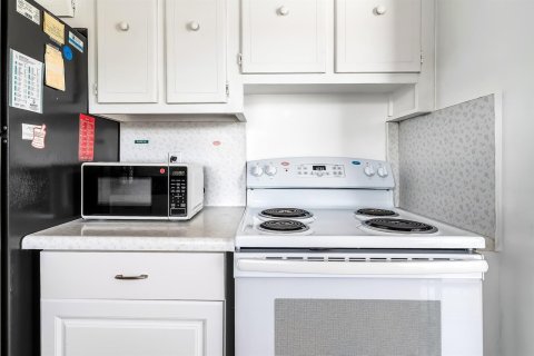 Купить кондоминиум в Уэст-Палм-Бич, Флорида 5 комнат, 82.5м2, № 2147042 - фото 11