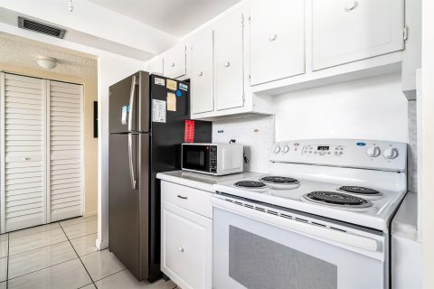 Купить кондоминиум в Уэст-Палм-Бич, Флорида 5 комнат, 82.5м2, № 2147042 - фото 9