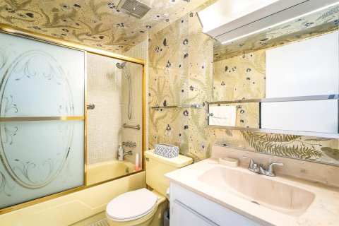 Купить кондоминиум в Уэст-Палм-Бич, Флорида 5 комнат, 82.5м2, № 2147042 - фото 28