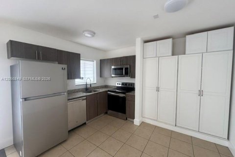 Appartement à louer à Hallandale Beach, Floride: 3 chambres, 91.97 m2 № 2269553 - photo 3
