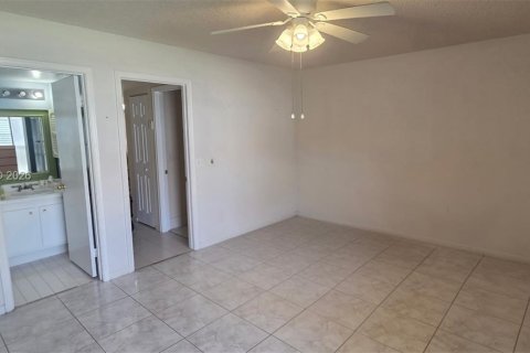 Appartement à louer à Hallandale Beach, Floride: 3 chambres, 91.97 m2 № 2269553 - photo 2