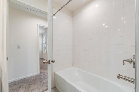 Townhouse in Lutz, Florida 3 bedrooms, 208.38 sq.m. № 1853473 - photo 23
