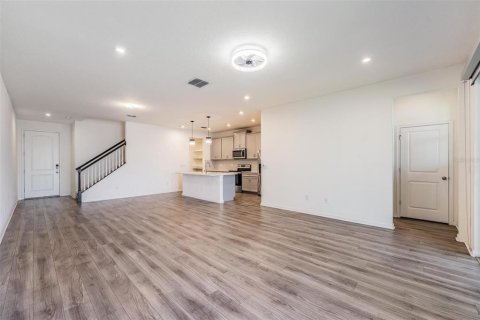 Townhouse in Lutz, Florida 3 bedrooms, 208.38 sq.m. № 1853473 - photo 9