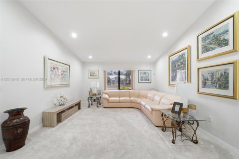 Villa ou maison à vendre à Miami, Floride: 5 chambres, 350.43 m2 № 2189033 - photo 7