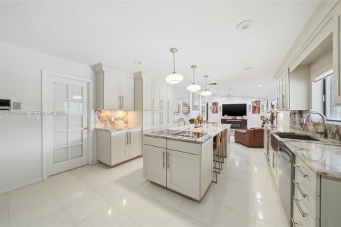 Villa ou maison à vendre à Miami, Floride: 5 chambres, 350.43 m2 № 2189033 - photo 3
