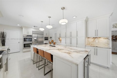 Villa ou maison à vendre à Miami, Floride: 5 chambres, 350.43 m2 № 2189033 - photo 2