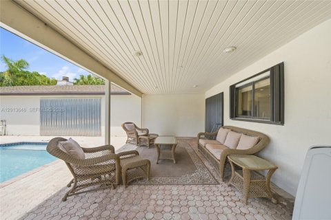 Villa ou maison à vendre à Miami, Floride: 5 chambres, 350.43 m2 № 2189033 - photo 11
