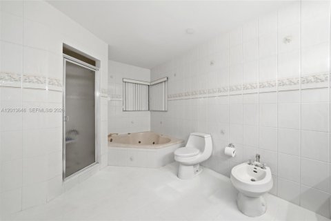 Villa ou maison à vendre à Miami, Floride: 5 chambres, 350.43 m2 № 2189033 - photo 26