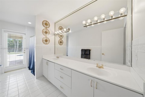Villa ou maison à vendre à Miami, Floride: 5 chambres, 350.43 m2 № 2189033 - photo 24