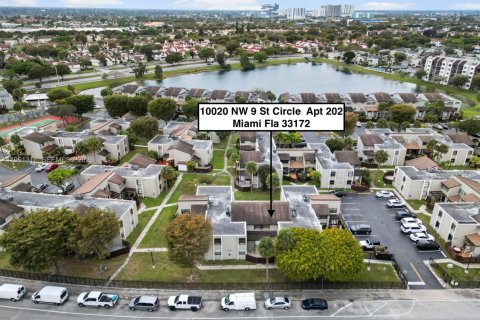 Condominio en alquiler en Miami, Florida, 3 dormitorios, 118.45 m2 № 2023210 - foto 2