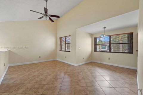 Condominio en alquiler en Miami, Florida, 3 dormitorios, 118.45 m2 № 2023210 - foto 8