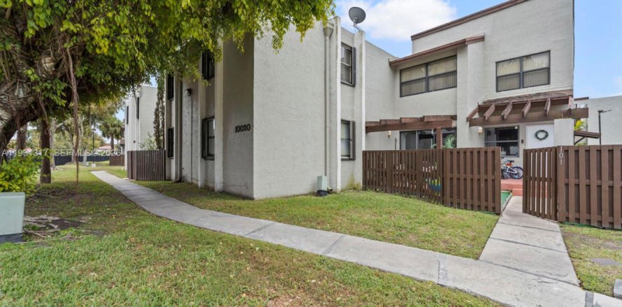 Condominio en Miami, Florida, 3 dormitorios  № 2023210