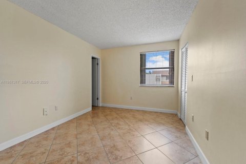 Condominio en alquiler en Miami, Florida, 3 dormitorios, 118.45 m2 № 2023210 - foto 18