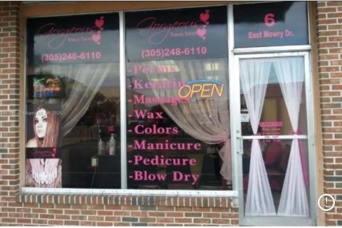 Commercial property in Homestead, Florida № 1950560 - photo 1