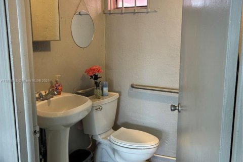 Commercial property in Homestead, Florida № 1950560 - photo 8