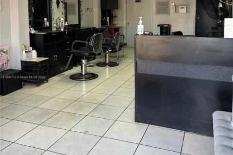 Commercial property in Homestead, Florida № 1950560 - photo 2