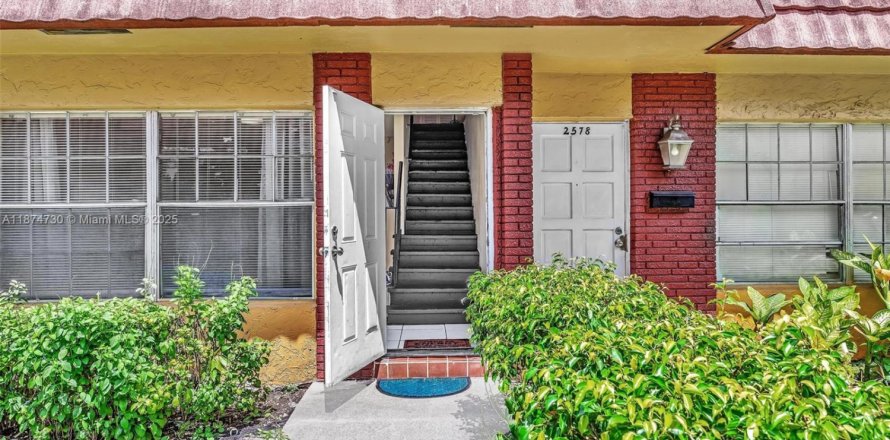 Touwnhouse à Lauderhill, Floride 2 chambres, 87.33 m2 № 1932807