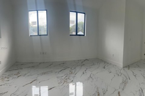 Casa en venta en Miami, Florida, 6 dormitorios № 1861357 - foto 26