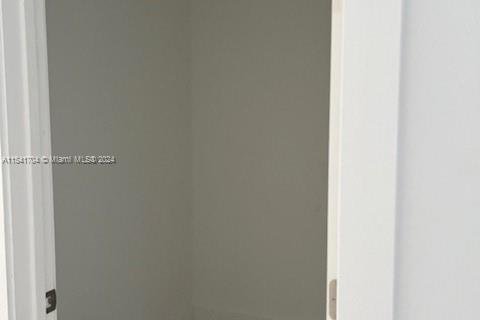 Casa en venta en Miami, Florida, 6 dormitorios № 1861357 - foto 17