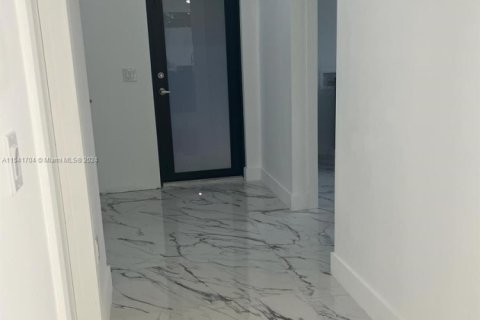 Casa en venta en Miami, Florida, 6 dormitorios № 1861357 - foto 18